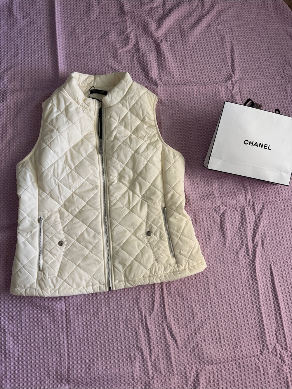 Quilted Cream Sleeveless Vest with Zip